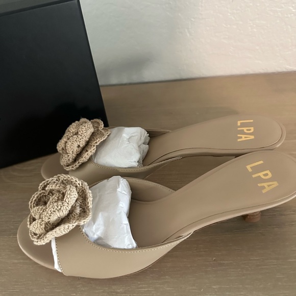 LPA /REVOLVE Elba Sandal in Light Brown
8.5 - Picture 6 of 12